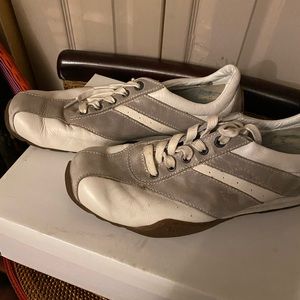 Two tone men’s sneakers